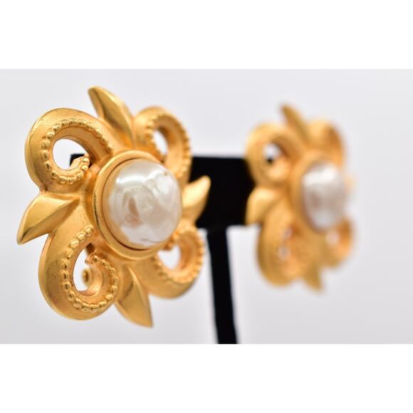 Karl Lagerfeld Vintage Chunky Clip On Pearl Earrings Brushed Gold Signed Bin1
